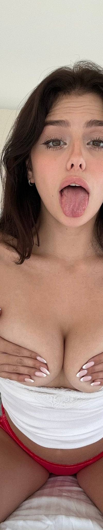 Hottess Leonie