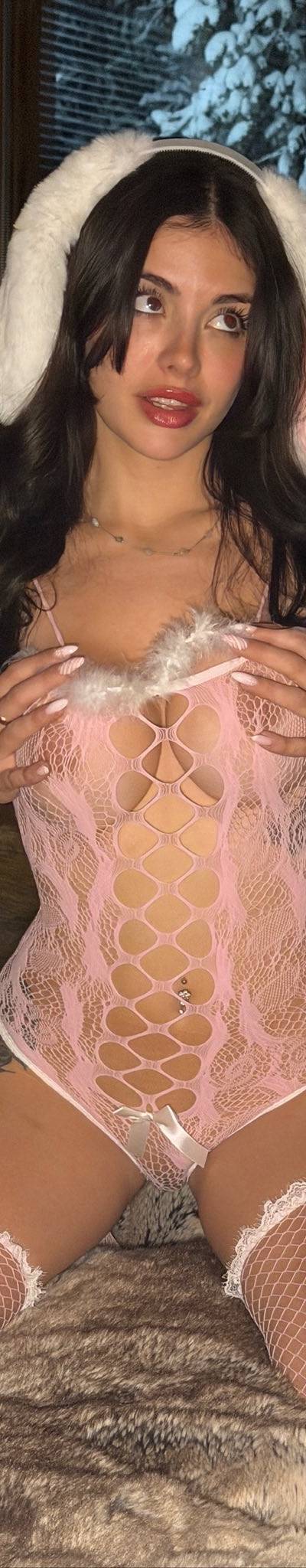 Cassie Hot